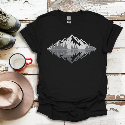 Mountains Art For outdoors hikers and nature lovers V2 T-Shirt